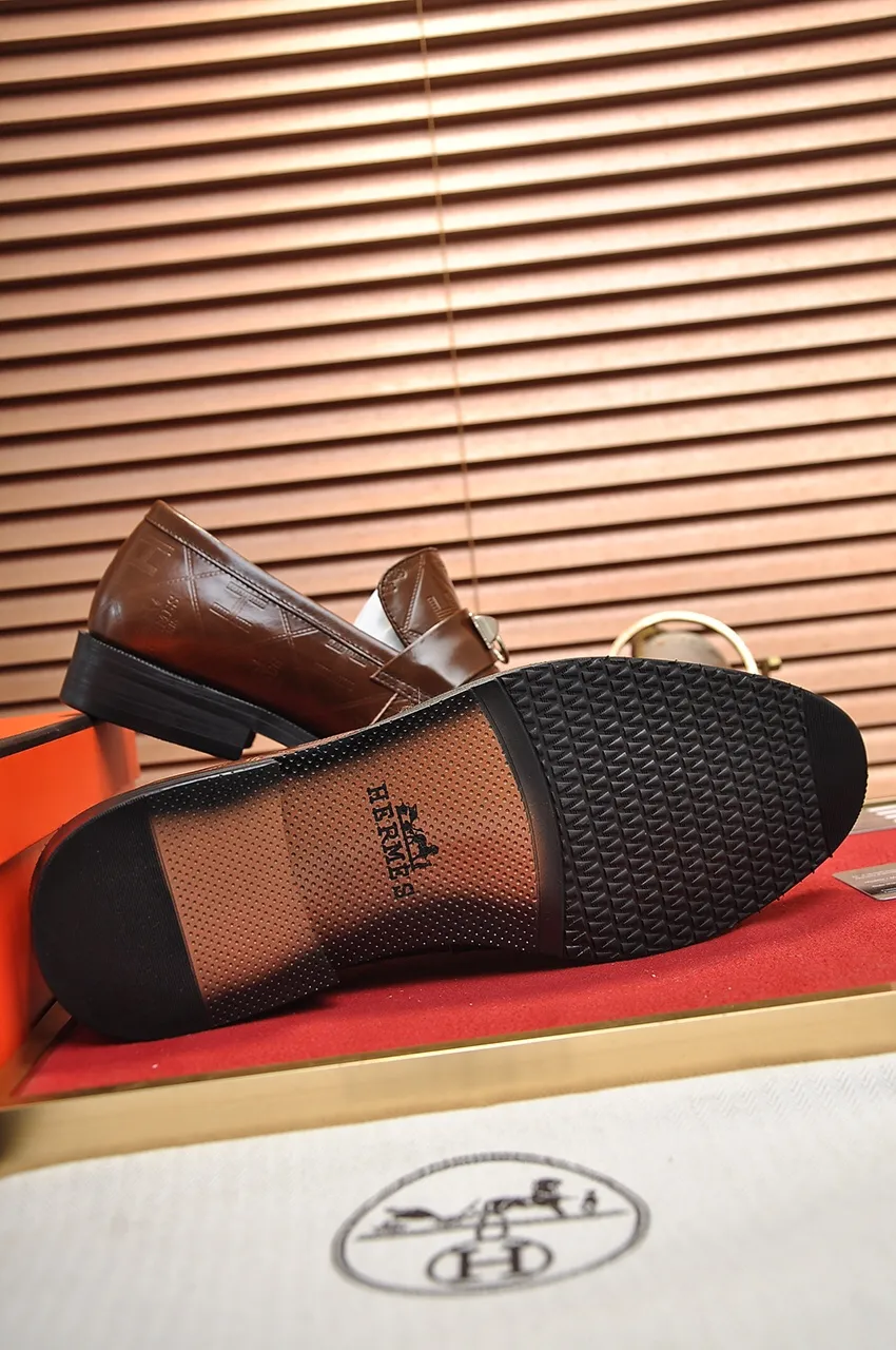Men's shoes💰480💶[HERMES] (sheepskin lining)🍀Italian top luxury🍀He does not pursue novel styles and gorgeous colors, but attracts the favor of successful men with his flawless, elegant and classic style! This very, very comfortable, simple and stable style makes it easy to match any style! The pattern is absolutely 1:1 refined from the original case, and we strive for excellence in materials, imported cowhide + cowhide lining💪💪💪extraordinary texture👍! .Black brown code number: 38 to 45 (45 customized)